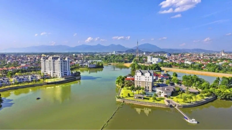 Hồ Đầm Vạc nằm ở trung tâm thành phố Vĩnh Yên.