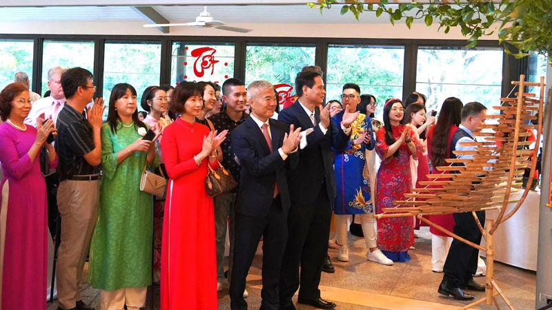 Các đại biểu tham dự buổi gặp mặt. 