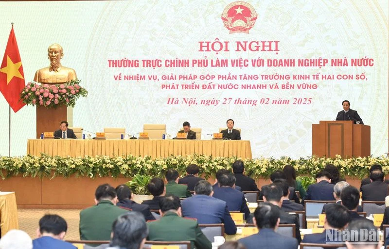 Thủ tướng Phạm Minh Chính phát biểu ý kiến chỉ đạo các bộ, ngành, doanh nghiệp nhà nước. (Ảnh: TRẦN HẢI)