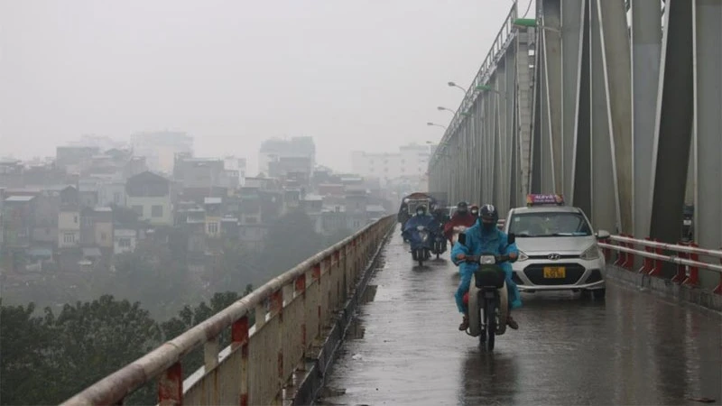 Khu vực Hà Nội sáng và đêm có mưa nhỏ, mưa phùn và sương mù; sáng và đêm trời lạnh. (Ảnh minh họa)