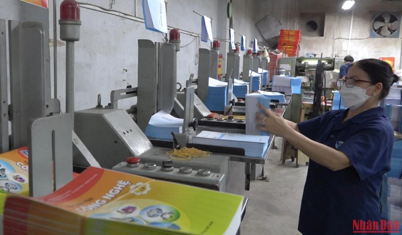 Nhà xuất bản Giáo dục Việt Nam triển khai in sách giáo khoa phục vụ năm học mới.