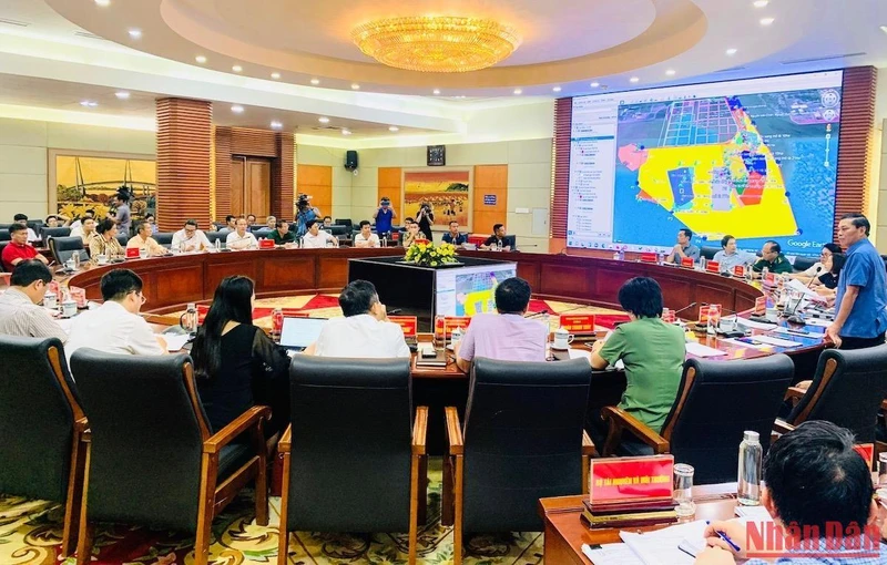 Chủ tịch thành phố Hải Phòng đối thoại với 13 hộ nuôi ngao trái phép