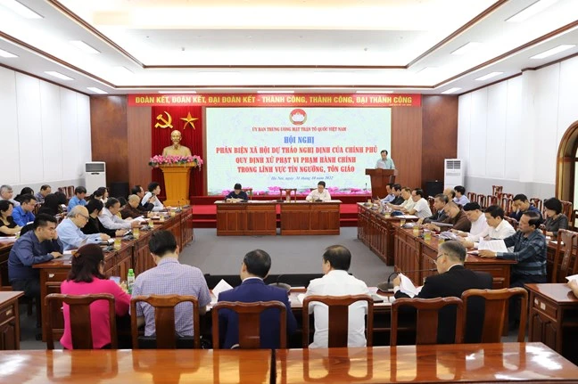 Hội nghị phản biện xã hội dự thảo Nghị định của Chính phủ Quy định xử phạt vi phạm hành chính trong lĩnh vực tín ngưỡng, tôn giáo. (Ảnh: 
