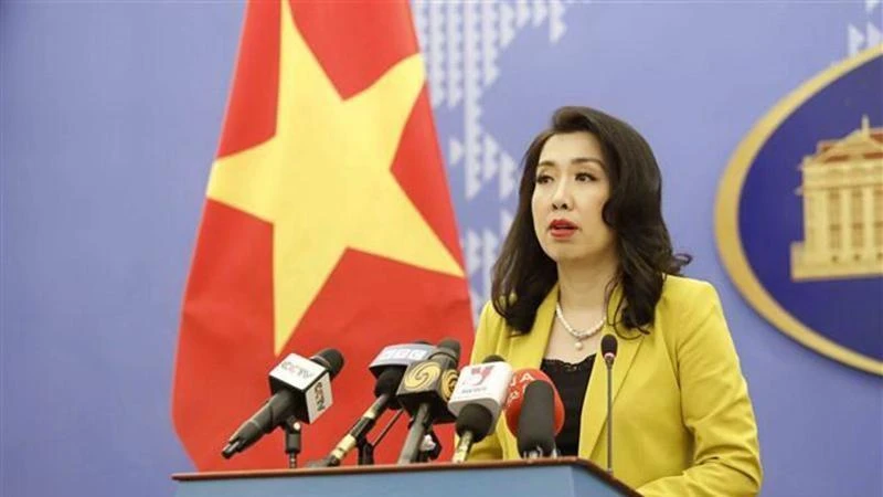 Người Phát ngôn Bộ Ngoại giao Lê Thị Thu Hằng trả lời câu hỏi của các cơ quan báo chí trong nước và quốc tế. (Ảnh: TTXVN)