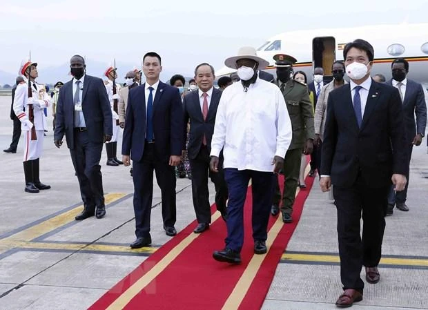 Lễ đón Tổng thống nước Cộng hòa Uganda Yoweri Kaguta Museveni tại sân bay quốc tế Nội Bài. (Ảnh: An Đăng/TTXVN)