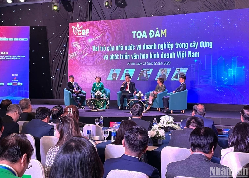 Đại diện các tập đoàn, công ty dự tọa đàm.