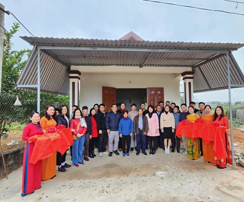 Lãnh đạo Syngenta Việt Nam tặng nhà tình nghĩa tại Hà Tĩnh.