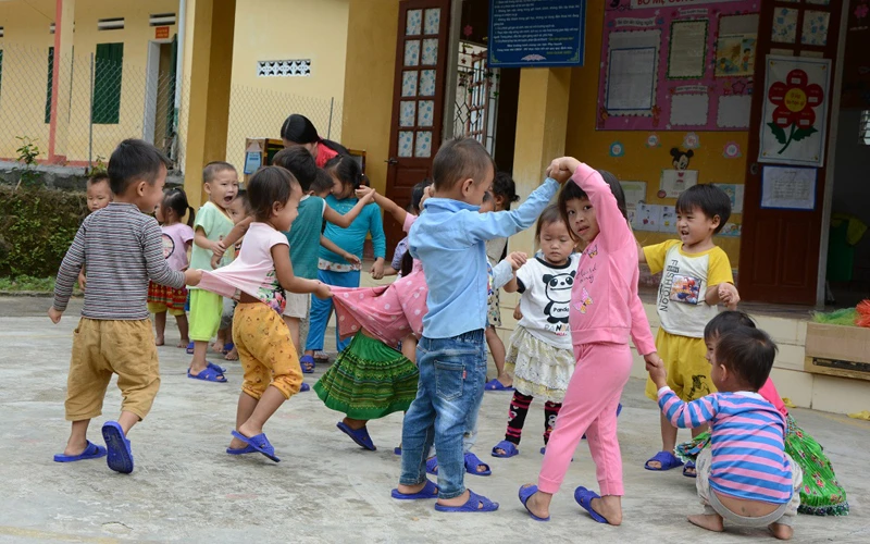 Ảnh minh họa: Trẻ mẫu giáo dân tộc H’Mông trong giờ chơi tại bản Khuôn Bổ, xã vùng cao Hồng Ca, huyện Trấn Yên. (Ảnh: Thanh Sơn)