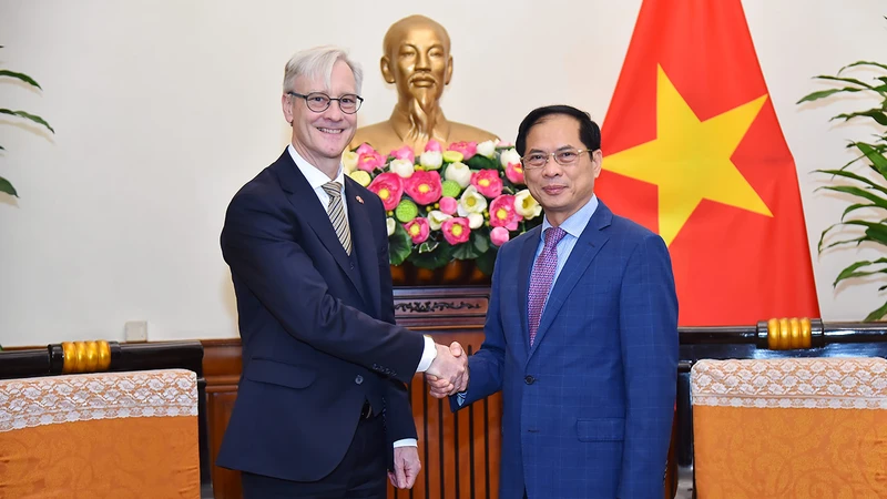 Bộ trưởng Ngoại giao Bùi Thanh Sơn tiếp Quốc Vụ khanh Ngoại giao Na Uy Erling Rimestad.