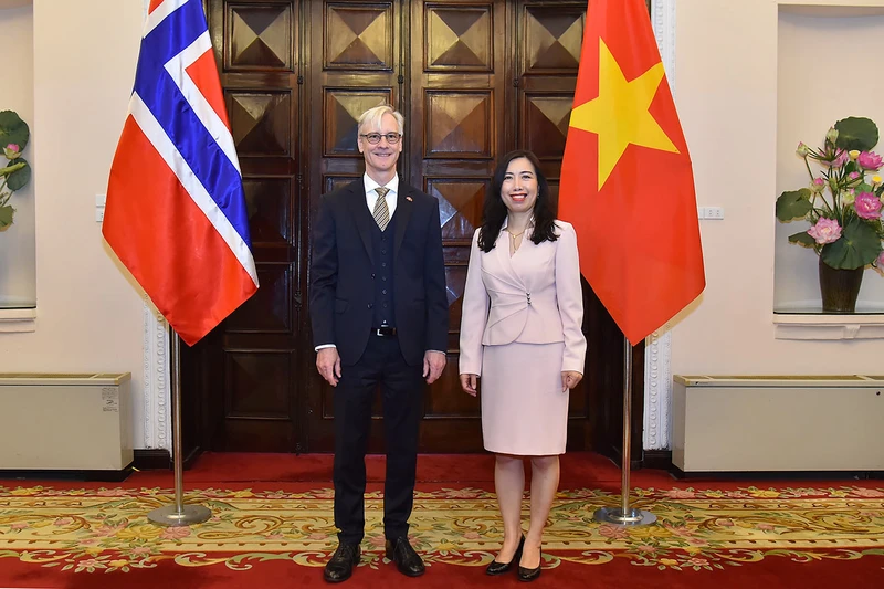 Thứ trưởng Ngoại giao Lê Thị Thu Hằng và Quốc Vụ khanh Ngoại giao Na Uy Erling Rimestad đã đồng chủ trì Tham vấn chính trị lần thứ 9 giữa Bộ Ngoại giao Việt Nam và Bộ Ngoại giao Na Uy.