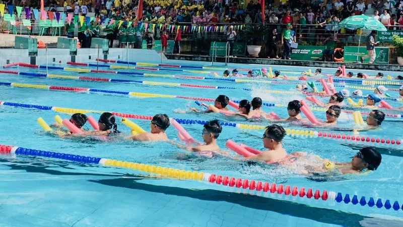Huấn luyện bơi và kỹ năng bơi cứu đuối là một giải pháp quan trọng nhằm hạn chế tai nạn đuối nước cho trẻ em.