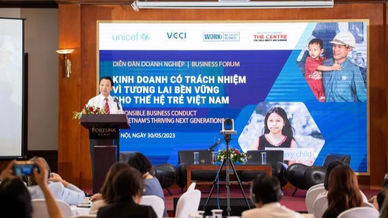 Toàn cảnh Diễn đàn Quyền trẻ em và doanh nghiệp.