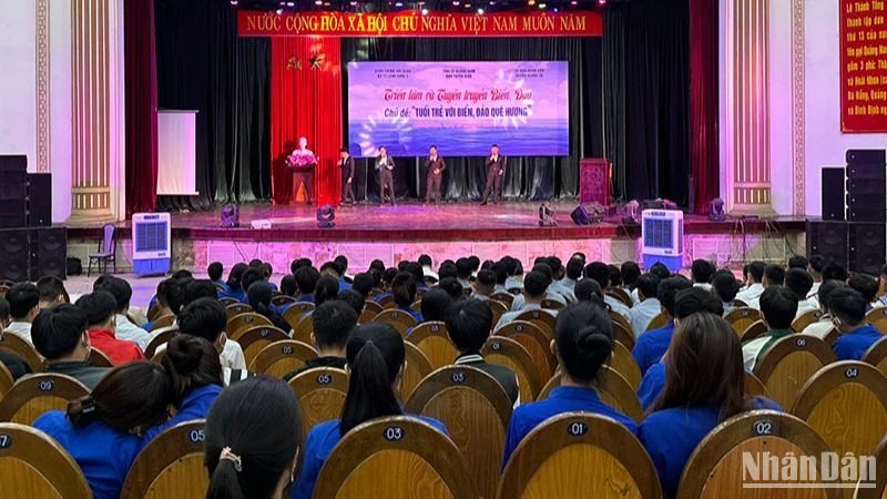Lễ khai mạc Triển lãm tư liệu, hình ảnh và tuyên truyền “Tuổi trẻ với biển đảo quê hương”.