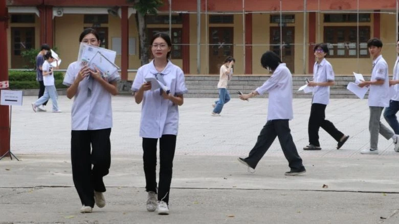 Thí sinh tại Điểm thi Trường THPT thành phố Cao Bằng (Cao Bằng) sau giờ thi môn Ngữ văn. (Ảnh: Báo Cao Bằng)