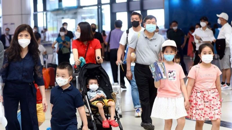 Nội Bài phục vụ hơn 109 nghìn lượt khách ngày cao điểm nhất dịp hè.