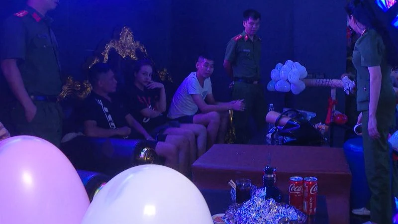 Công an thành phố Thanh Hóa kiểm tra hành chính tại quán JP CLUB.