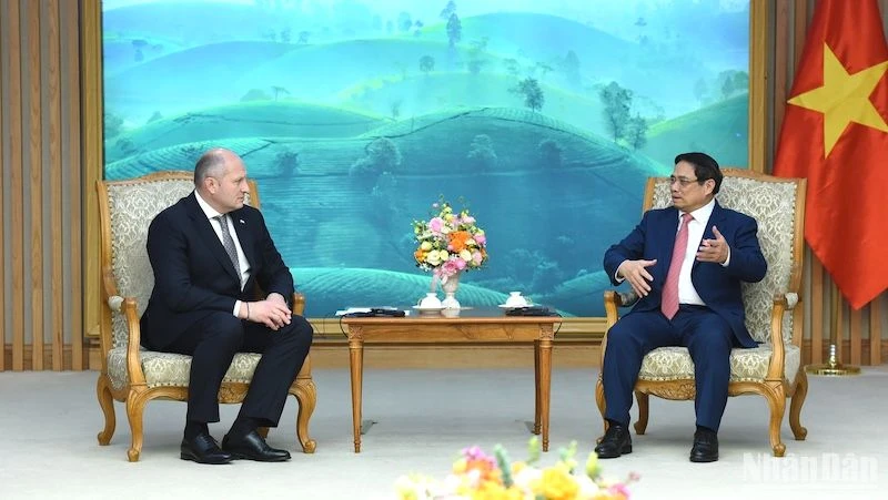 Thủ tướng Phạm Minh Chính tiếp Thượng tướng Kurenkov Aleksandr Vyacheslavovich, Bộ trưởng Tình trạng khẩn cấp Liên bang Nga. (Ảnh: TRẦN HẢI)
