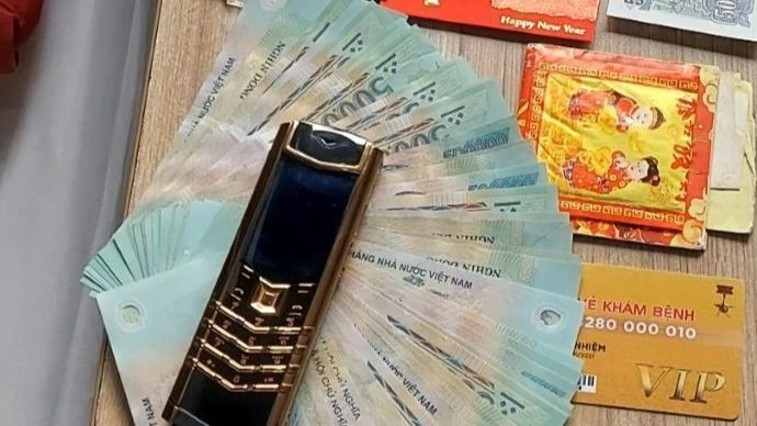 Một số tài sản, vật dụng của hành khách bỏ quên tại Ga Thanh Hóa.