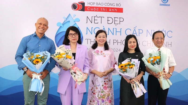 Ban Tổ chức giới thiệu cuộc thi ảnh “Nét đẹp ngành cấp nước Thành phố Hồ Chí Minh”.