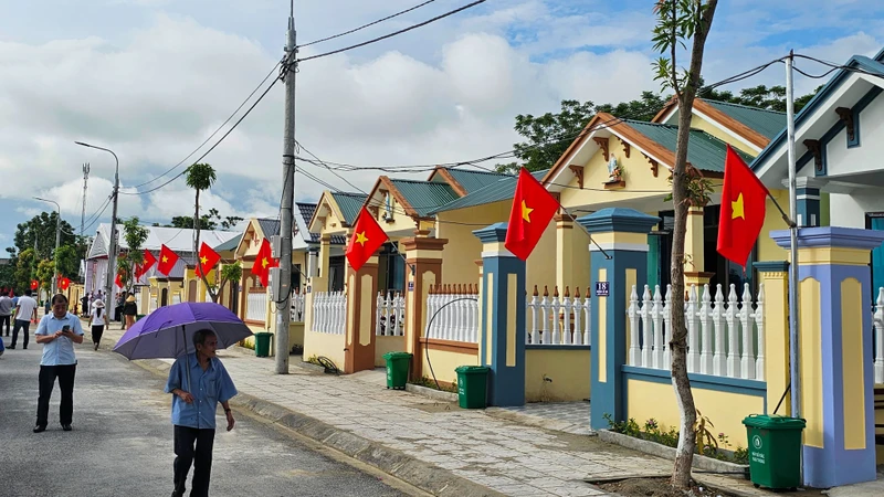 Một góc khu tái định cư của đồng bào sinh sống trên sông ở xã Thiệu Vũ, huyện Thiệu Hóa.