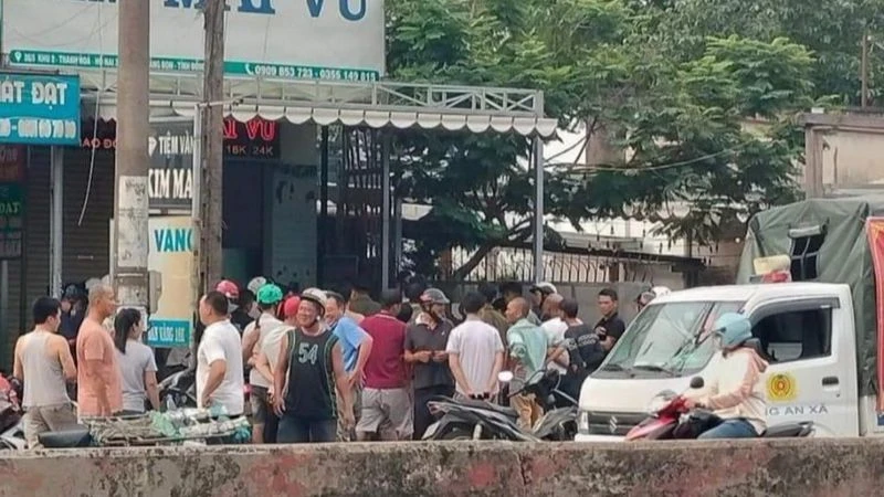 Lực lượng Công an huyện Trảng Bom đã nhanh chóng có mặt tại hiện trường cùng người dân bắt đối tượng.