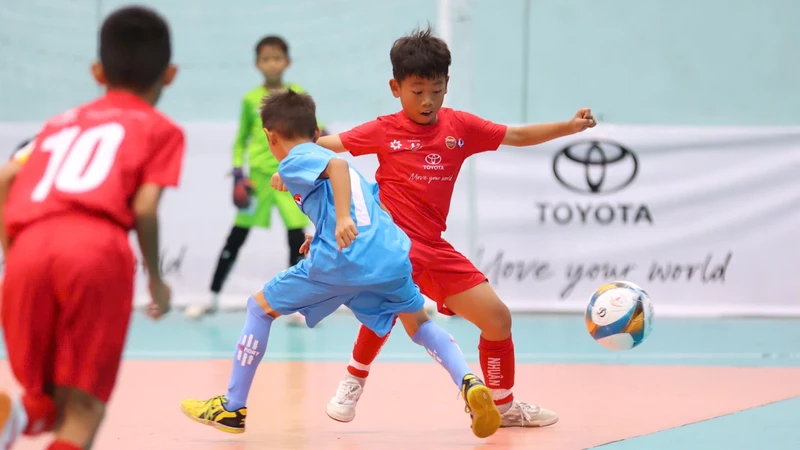 Các cầu thủ nhí thi đấu đầy triển vọng để phát triển tương lai. 