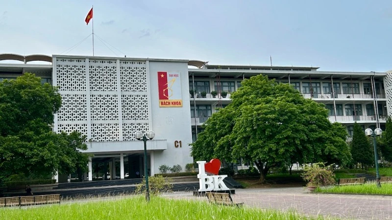Yêu cầu Đại học Bách khoa Hà Nội tăng cường chỉ đạo công tác bảo đảm chất lượng bữa ăn cho sinh viên 