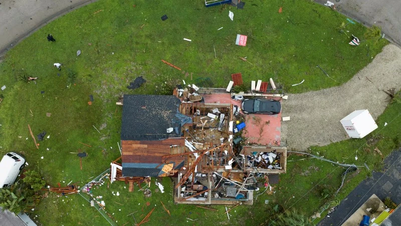 Một ngôi nhà tại bang Florida (Mỹ) bị lốc xoáy phá hủy. (Ảnh: Reuters)