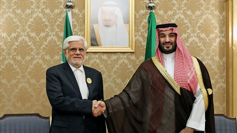 Phó Tổng thống Iran Mohammad Reza Aref (trái) và Thái tử Saudi Arabia Mohammed bin Salman. (Ảnh: IRNA)