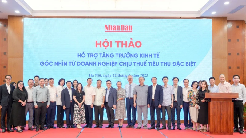 Hội thảo "Hỗ trợ tăng trưởng kinh tế - Góc nhìn từ doanh nghiệp chịu thuế tiêu thụ đặc biệt". (Ảnh: THẾ ĐẠI)