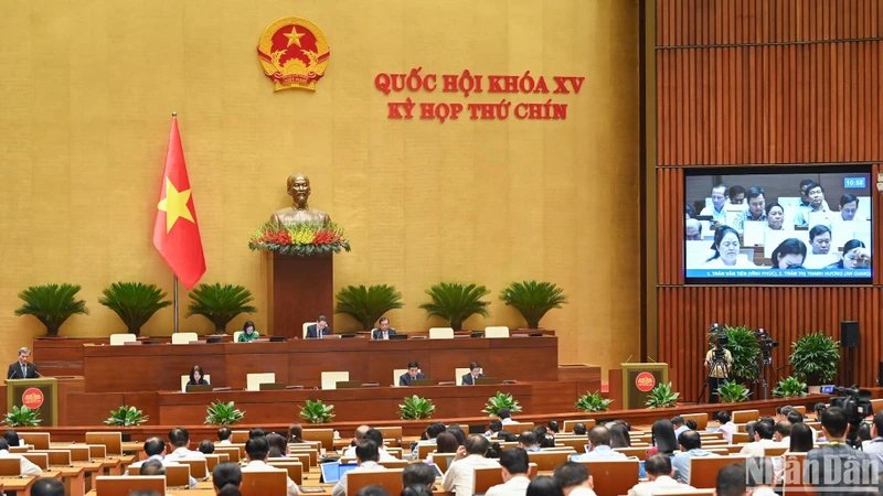 Quang cảnh phiên họp ở hội trường chiều 9/5. (Ảnh: DUY LINH) 