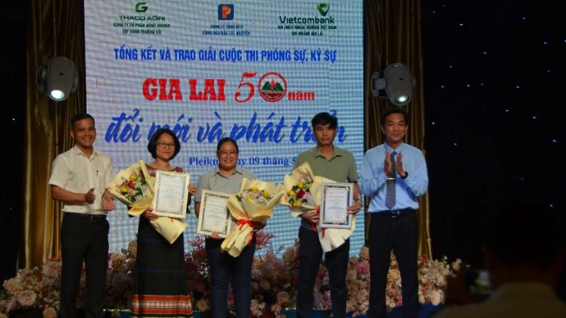 Tổng kết trao giải cuộc thi "Gia Lai 50 năm đổi mới và phát triển".
