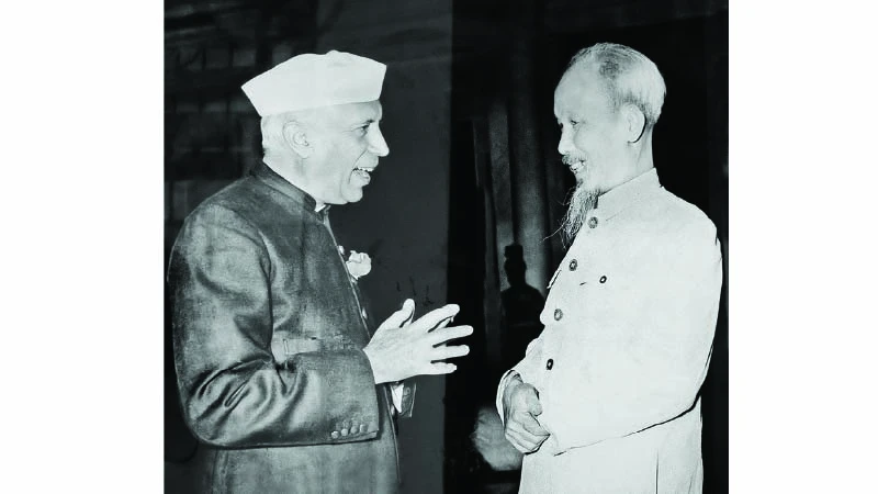 Chủ tịch Hồ Chí Minh và Thủ tướng Ấn Độ Jawaharlal Nehru, hai nhà lãnh đạo đặt nền móng cho quan hệ Việt Nam-Ấn Độ. (Ảnh: TTXVN)