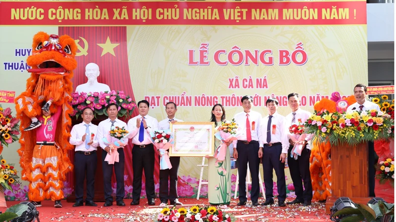 Trao Bằng công nhận đạt chuẩn nông thôn mới nâng cao năm 2022 cho Đảng bộ, chính quyền và nhân dân xã Cà Ná.