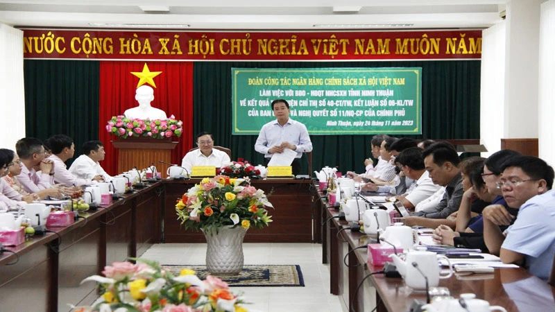 Quang cảnh buổi làm việc.