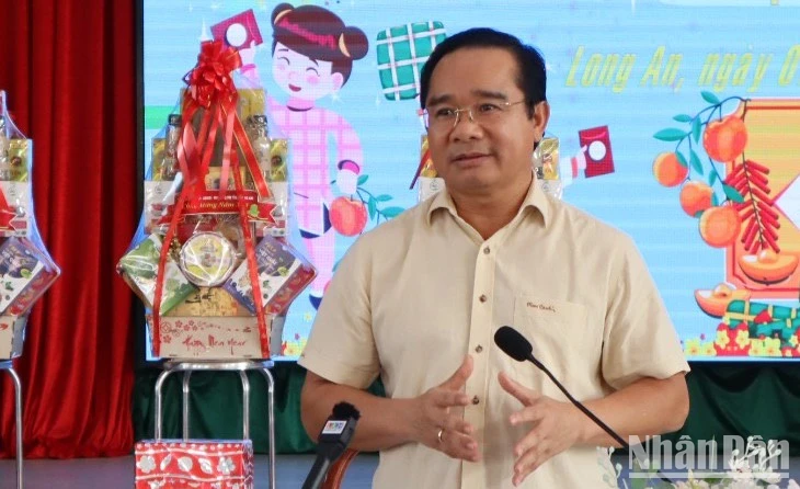 Bí thư Tỉnh ủy Long An Nguyễn Văn Được chúc Tết các lực lượng vũ trang tại Tiểu đoàn 1. 
