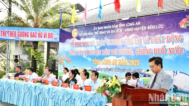 Lãnh đạo Sở Văn hóa, Thể thao và Du lịch Long An phát biểu khai mạc.