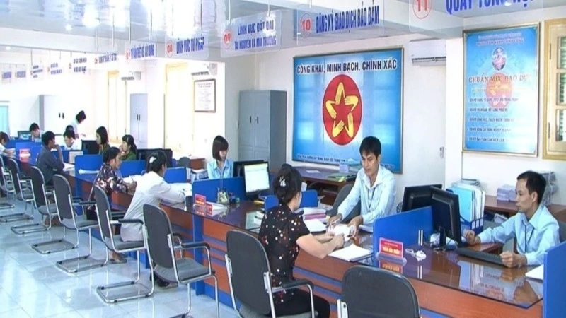 Thủ tướng Chính phủ yêu cầu các bộ, ngành, địa phương tập trung tổ chức rà soát, cắt giảm, đơn giản hóa thủ tục hành chính liên quan hoạt động sản xuất, kinh doanh và thủ tục hành chính nội bộ. (Ảnh: VGP)