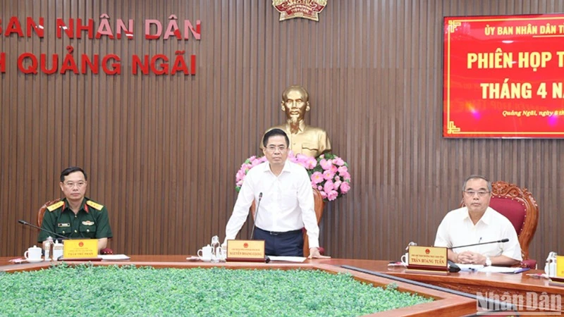 Chủ tịch Ủy ban nhân dân tỉnh Quảng Ngãi Nguyễn Hoàng Giang phát biểu tại phiên họp.