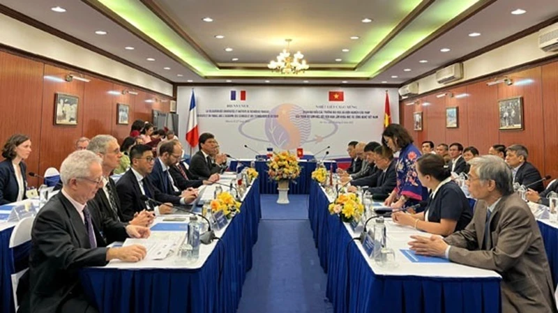 Quang cảnh buổi làm việc. (Ảnh: NHẬT MINH)