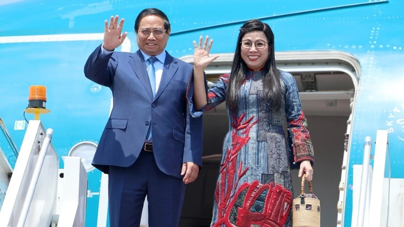 Thủ tướng Phạm Minh Chính và Phu nhân kết thúc chuyến thăm chính thức Malaysia và tham dự Hội nghị Cấp cao ASEAN lần thứ 46. (Ảnh: Dương Giang/TTXVN)