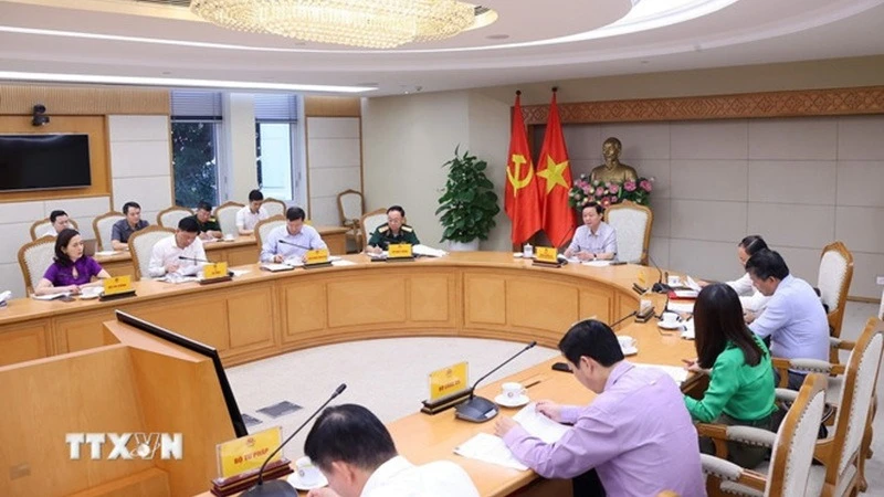 Phó Thủ tướng Trần Hồng Hà chủ trì cuộc họp về cơ chế điều phối liên ngành trong phát triển bền vững kinh tế biển. (Ảnh: Văn Điệp/TTXVN)