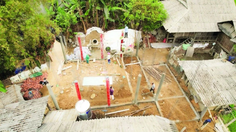 Xây nhà mới cho một hộ dân tại Mường Cang.