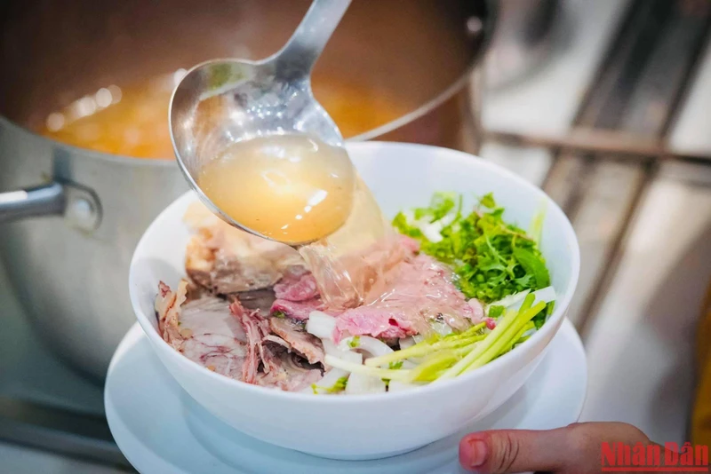Phở là món ăn "gây nghiện" với khách quốc tế (Ảnh: BND)