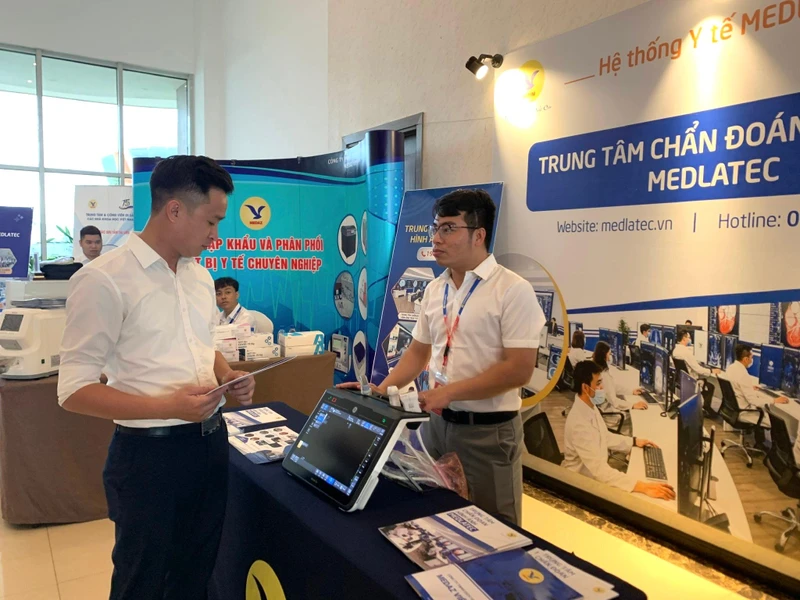 Không gian khu trưng bày ứng dụng công nghệ 4.0 tại hội thảo.