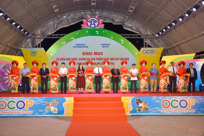 Lễ khai mạc tối 11/11.