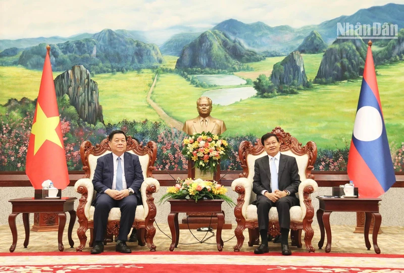 Tổng Bí thư, Chủ tịch nước Lào Thongloun Sisoulith tiếp Đoàn đại biểu Đảng ta do đồng chí Nguyễn Trọng Nghĩa dẫn đầu. (Ảnh: TRỊNH DŨNG)