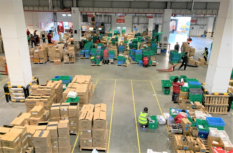 Kho logistics bán tự động của hãng thương mại điện tử hàng đầu Trung Quốc JD. (Ảnh: HỮU HƯNG)