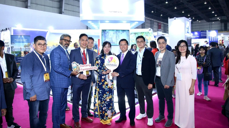 Đại sứ Việt Nam tại Ấn Độ Nguyễn Thanh Hải tại gian hàng Danang FantastiCity. (Ảnh: Sở Du lịch Đà Nẵng)