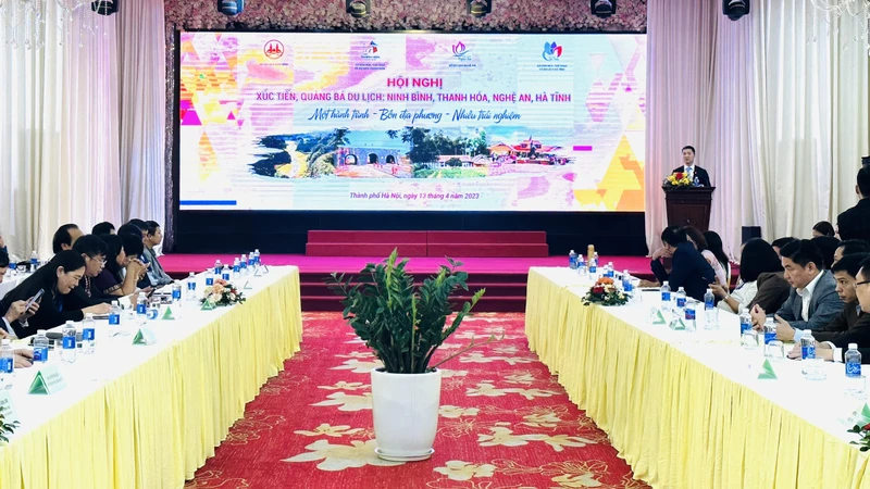 Toàn cảnh Hội nghị xúc tiến, quảng bá du lịch Ninh Bình - Thanh Hóa - Nghệ an - Hà Tĩnh. (Ảnh: CTV)